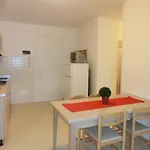 Apartment Lovely Flat Close To The Beach-beahost