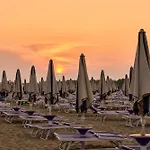 Lovely Flat Close To The Beach-beahost Apartment *