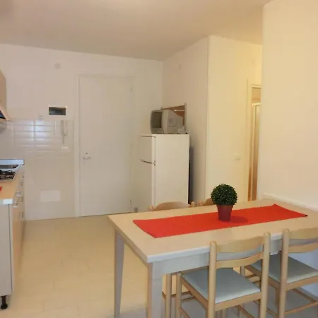 Apartment Lovely Flat 80 M From The - Beahost