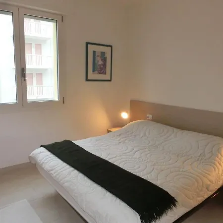 Apartment Lovely Flat 80 M From The - Beahost